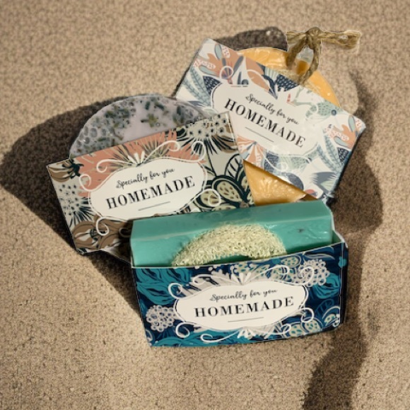 Hand Crafted Loofah Shea Butter Soap - JuJuBee Vanilla Scent (Teal Recta… - Picture 5 of 6